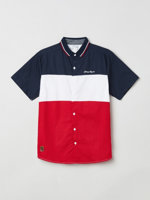 max Boys White & Red Regular Fit Colourblocked Casual Shirt
