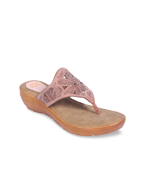 Sole To Soul Women Peach-Coloured Textured Sandals