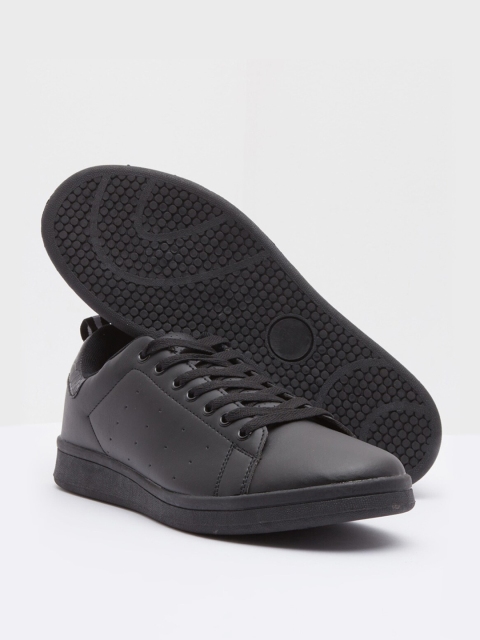 shoexpress Men Black Walking Shoes