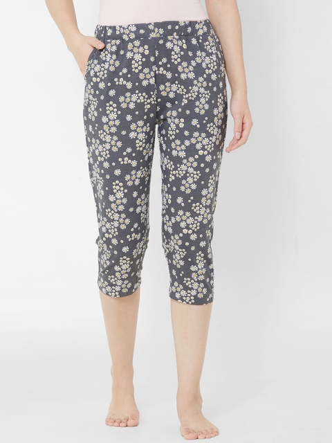 Sweet Dreams Women Grey And White Floral Printed Capris