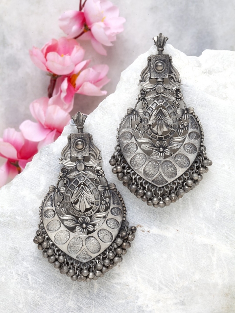 Moedbuille Silver-Toned Contemporary Chandbalis