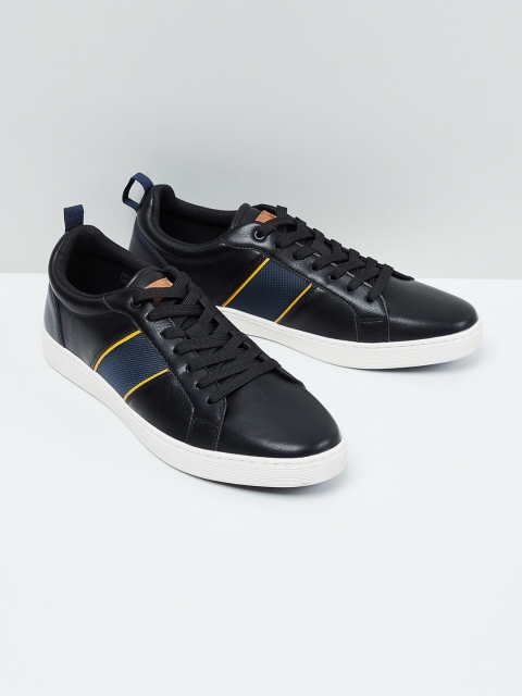 max Men Black Striped Sneakers