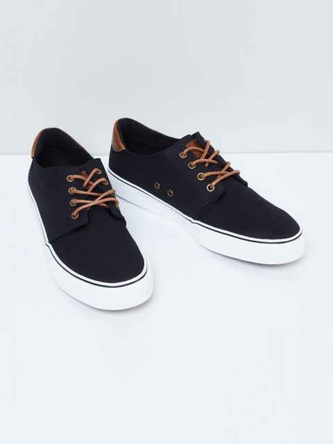 max Men Black & Tan Brown Colourblocked Sneakers