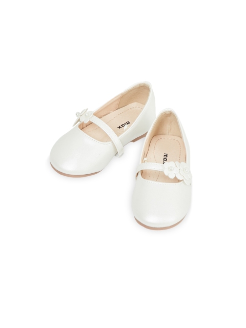 max Girls Off-White Solid PU Ballerinas