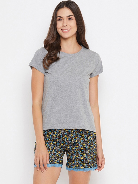 Clovia Women Grey Geometric Print Night Suit