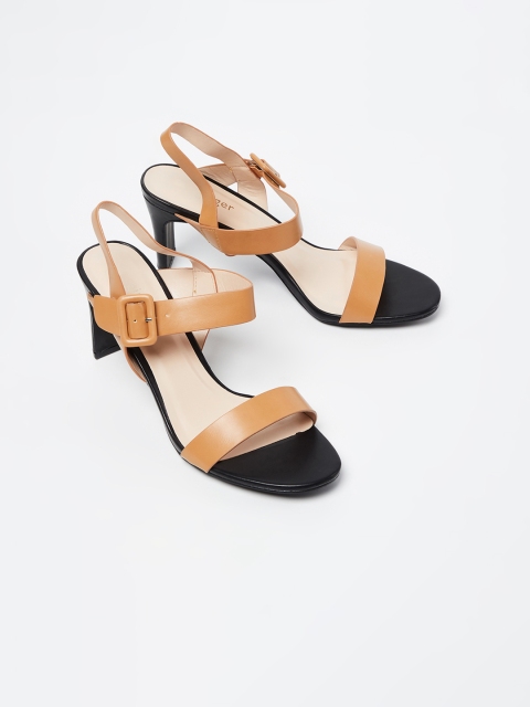 Ginger by Lifestyle Women Black & Tan Brown Solid Sandals