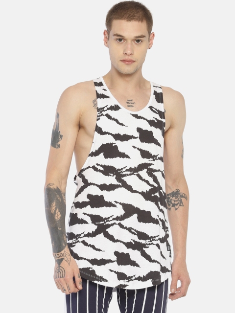 KULTPRIT Men White Printed Scoop Neck T-shirt