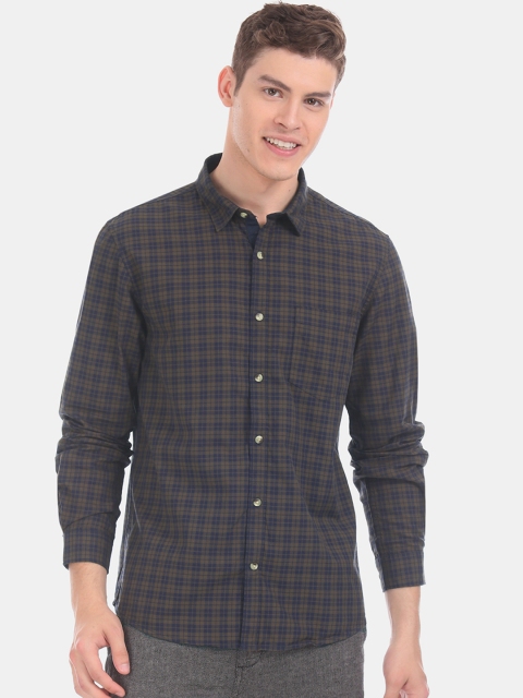 Ruggers Men Brown & Navy Blue Regular Fit Checked Casual Shirt