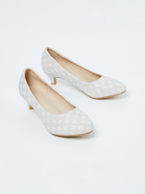Fame Forever by Lifestyle Girls Silver-Toned Printed Pumps