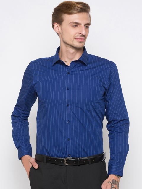 Globus Men Blue & White Regular Fit Striped Casual Shirt