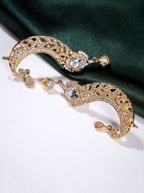 ZeroKaata Gold-Toned Paisley Shaped Ear Cuff 
ZeroKaata Gold-Toned Paisley Shaped Ear Cuff