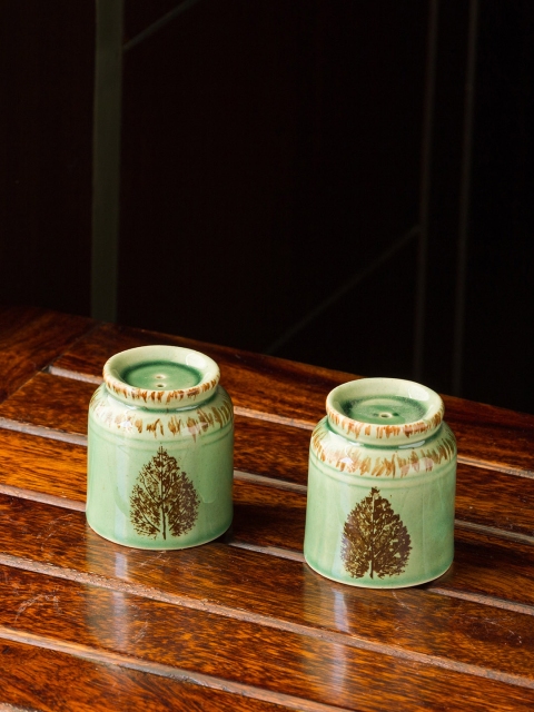 ExclusiveLane Set Of 2 Green & Brown Printed Banyan-Leaves Martban Salt & Pepper Shakers
ExclusiveLane Set Of 2 Green & Brown Printed Banyan-Leaves Martban Salt & Pepper Shakers