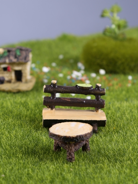 TAYHAA 2 Pair Brown Little Wooden Table and Chair Garden Toy