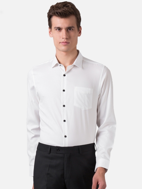 True Blue Men White Slim Fit Solid Casual Shirt