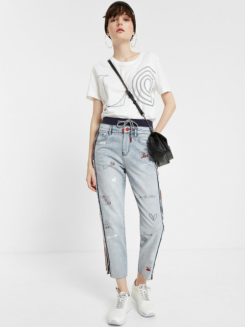 Desigual Women Blue Boyfriend Fit Mid-Rise Mildly Distressed Jeans 
Desigual Women Blue Boyfriend Fit Mid-Rise Mildly Distressed Jeans