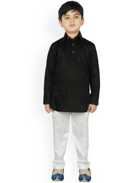 SG YUVRAJ Boys Black & White Solid Kurta with Trousers