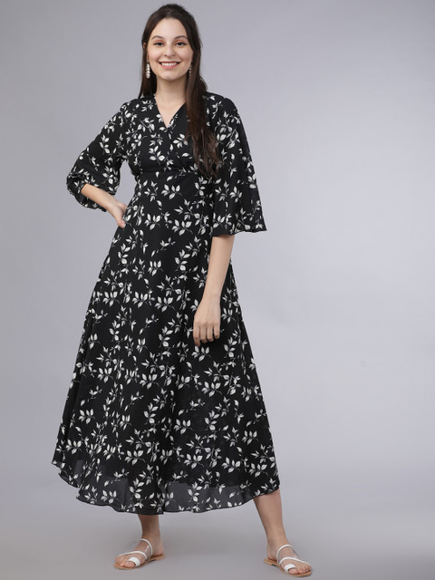 Tokyo Talkies Women Black & White Floral Print Fit and Flare Dress 
Tokyo Talkies Women Black & White Floral Print Fit and Flare Dress