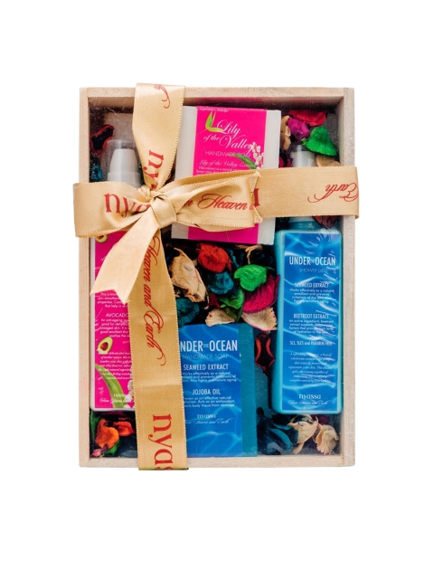 Nyassa Unisex Bath and Body Wooden Box Gift Set, Brown