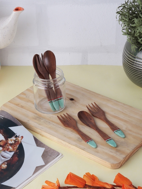 VarEesha Set Of 12 Brown & Blue Printed Stainless Steel Hand-Painted Spoon Set With Aqua Edges
VarEesha Set Of 12 Brown & Blue Printed Stainless Steel Hand-Painted Spoon Set With Aqua Edges