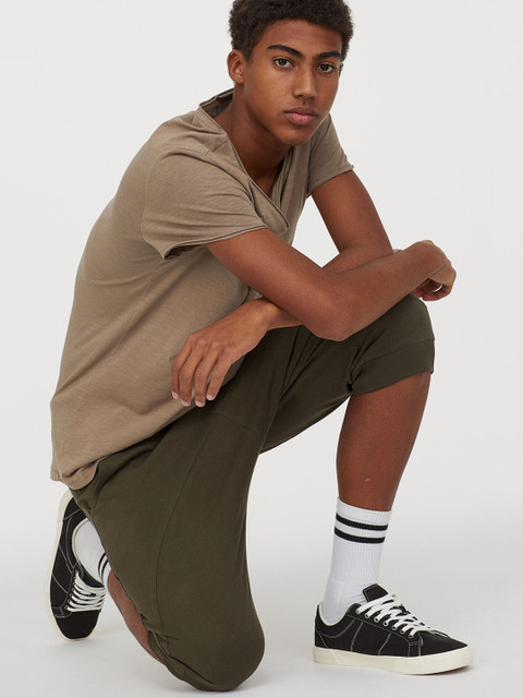 H&M Men Olive Green Low-Crotch Sweatshirt Shorts
H&M Men Olive Green Low-Crotch Sweatshirt Shorts
