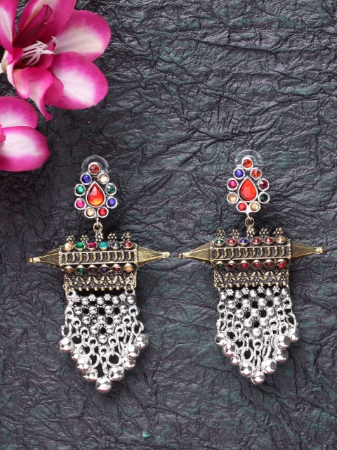 Moedbuille Antique Silver-Toned & Gold-Toned Brass Plated Tribal Handcrafted Drop Earrings
Moedbuille Antique Silver-Toned & Gold-Toned Brass Plated Tribal Handcrafted Drop Earrings