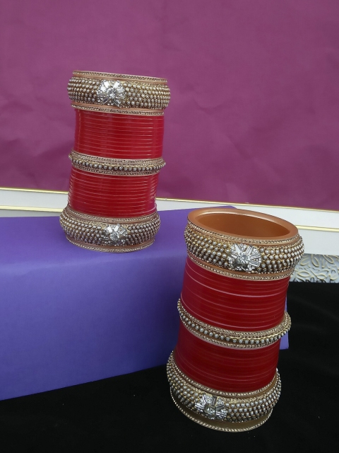 LUCKY JEWELLERY Set Of 2 Gold-Toned & Red Stone-Studded Punjabi Chura Bridal Wedding Bangles
LUCKY JEWELLERY Set Of 2 Gold-Toned & Red Stone-Studded Punjabi Chura Bridal Wedding Bangles