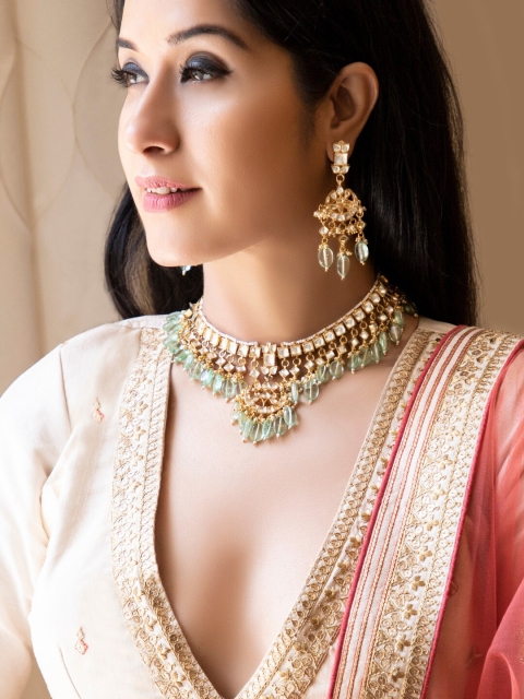 rubans LUXURY 22K Gold-Plated White & Green Kundan-Studded Beaded Jewellery Set
rubans LUXURY 22K Gold-Plated White & Green Kundan-Studded Beaded Jewellery Set