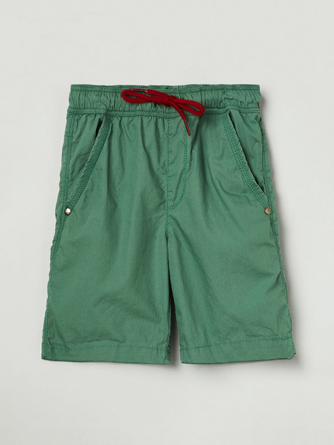 max Boys Green Solid Regular Shorts 
max Boys Green Solid Regular Shorts