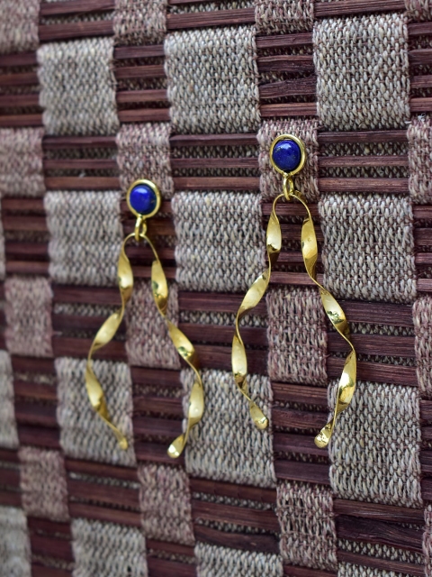 ZeroKaata Gold-Plated & Blue Contemporary Drop Earrings