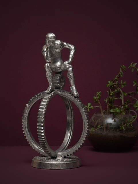 CASA DECOR Silver-Toned Textured Aluminium Handcrafted Sustainable Liberty Spirit Medallion-Shaped Showpiece
CASA DECOR Silver-Toned Textured Aluminium Handcrafted Sustainable Liberty Spirit Medallion-Shaped Showpiece