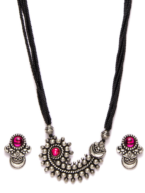 Alankruthi Oxidized Silver-Plated Black & Pink Stone-Studded Beaded Jewellery Set
Alankruthi Oxidized Silver-Plated Black & Pink Stone-Studded Beaded Jewellery Set