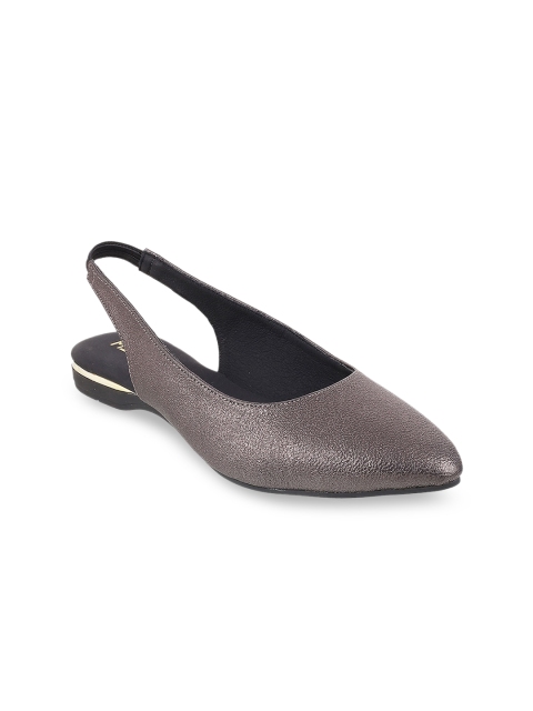Metro Women Black Solid Ballerinas