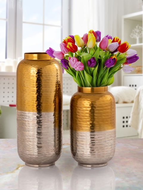 Aapno Rajasthan Set of 2 Gold-Toned & Copper-Toned Colourblocked Hammered Shiny Iron Cylindrical Flower Vases
Aapno Rajasthan Set of 2 Gold-Toned & Copper-Toned Colourblocked Hammered Shiny Iron Cylindrical Flower Vases