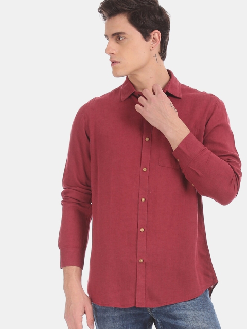 True Blue Men Red Slim Fit Solid Casual Shirt