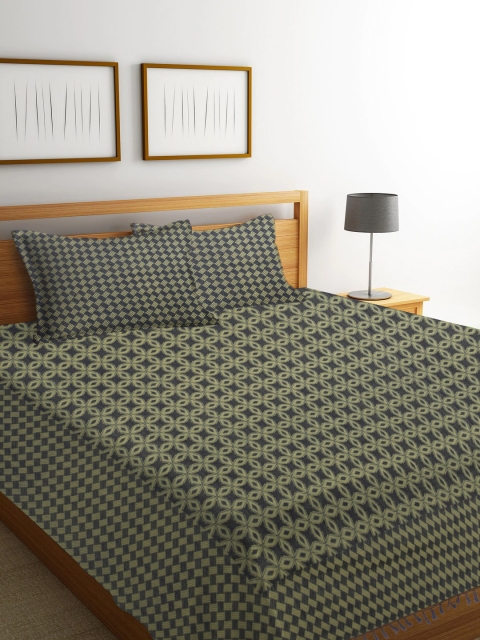 NEUDIS Olive Green & Grey Hand Woven Jacquard Double King Bed Cover With 2 Pillow Covers
NEUDIS Olive Green & Grey Hand Woven Jacquard Double King Bed Cover With 2 Pillow Covers