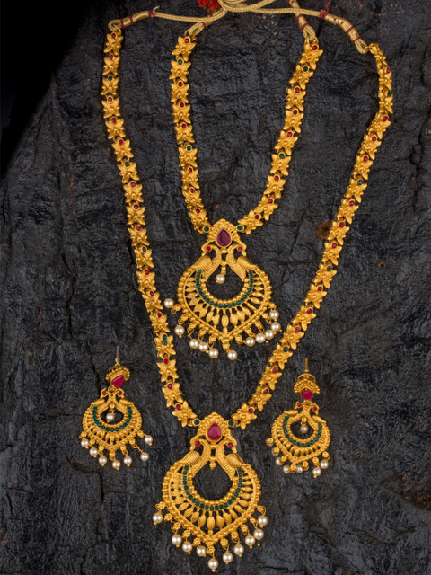 Alankruthi Gold-Plated White Artificial Stones And Beads-Studded Temple Jewellery Set
Alankruthi Gold-Plated White Artificial Stones And Beads-Studded Temple Jewellery Set