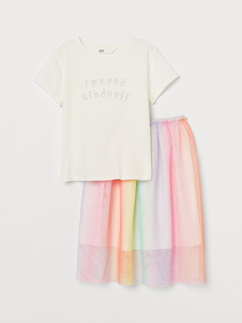 H&M Girls White & Multicoloured Printed 2 Piece Set
H&M Girls White & Multicoloured Printed 2 Piece Set