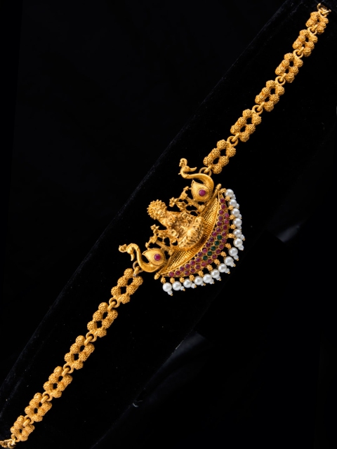 Alankruthi Gold-Toned & Pink Stone-Studded Beaded Goddess Lakshmi Lotus Peacock Kamarband
Alankruthi Gold-Toned & Pink Stone-Studded Beaded Goddess Lakshmi Lotus Peacock Kamarband