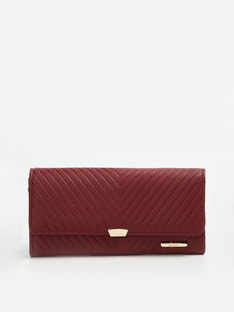 Ginger by Lifestyle Women Burgundy Textured Envelope Wallet