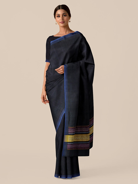 Taneira Black & Gold-Toned Pure Silk Solid Kanjeevaram Saree
Taneira Black & Gold-Toned Pure Silk Solid Kanjeevaram Saree