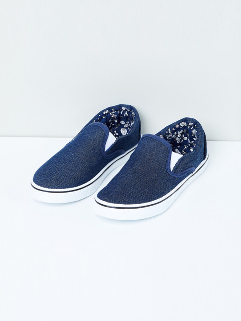 max Boys Navy Blue Woven Design Slip-On Sneakers
max Boys Navy Blue Woven Design Slip-On Sneakers