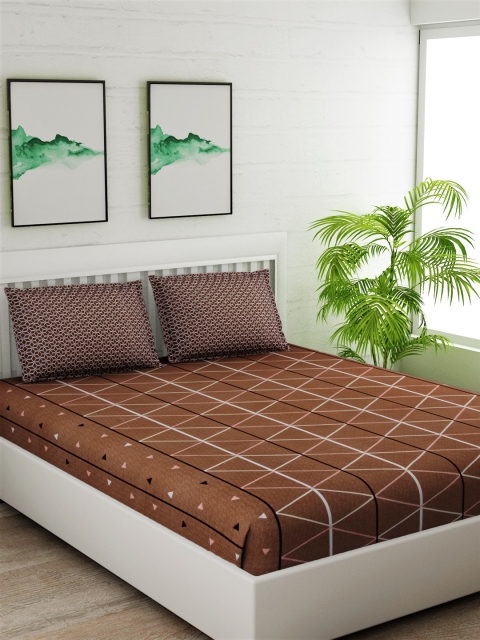 Salona Bichona Brown & White Geometric 144 TC Cotton 1 Queen Bedsheet with 2 Pillow Covers
Salona Bichona Brown & White Geometric 144 TC Cotton 1 Queen Bedsheet with 2 Pillow Covers