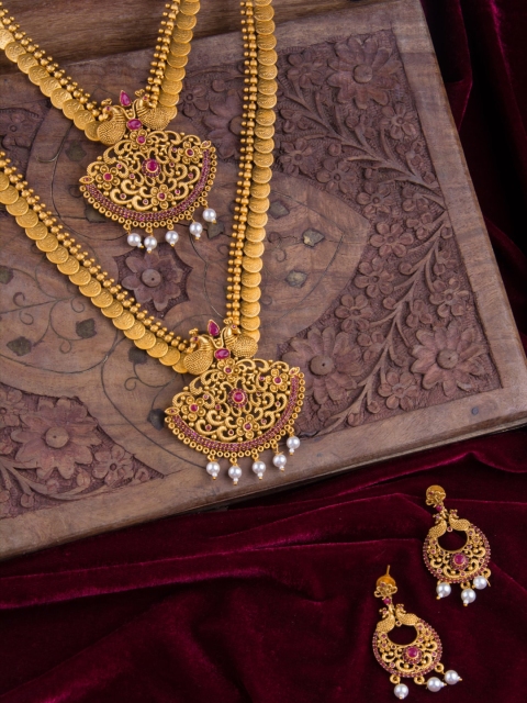 Alankruthi Women Gold-Plated Pink & Green Stone-Studded Textured Temple Jewellery Set
Alankruthi Women Gold-Plated Pink & Green Stone-Studded Textured Temple Jewellery Set