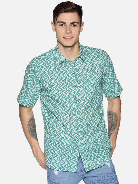 Tusok Men Green Regular Fit Chevron Printed Casual Shirt