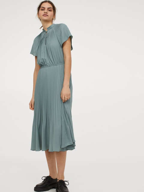 H&M Women Green Solid Pleated Dress