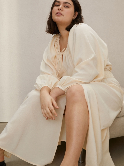 H&M Women Sustainable Plus Size Cream Solid Fit & Flare Dress