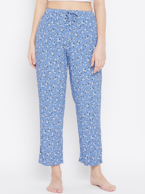 Hypernation Women Blue & White Printed Rayon Crepe Lounge Pants