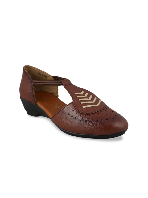 pelle albero Women Brown Solid Pumps