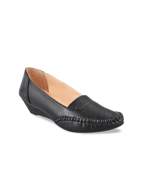 CALZADO Women Black Textured Pumps