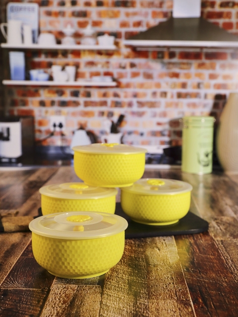 White Gold Set Of 4 Yellow & Transparent Textured Porcelaine Bowl Set With Airtight Lid
White Gold Set Of 4 Yellow & Transparent Textured Porcelaine Bowl Set With Airtight Lid